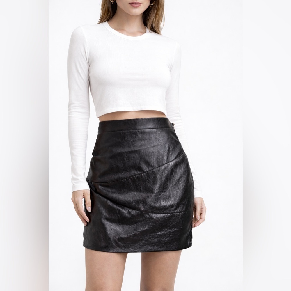 Lioness vegan leather rouche zip mini skirt.- M-L